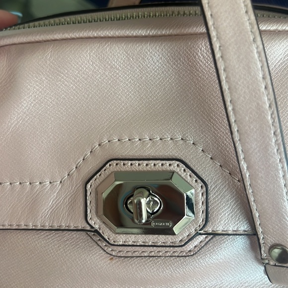 Coach camera Leather pearly pink! Trendy! - Picture 7 of 7